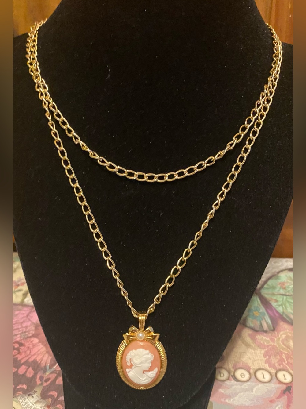 Vintage 1988 Avon Romantic Portraits Cameo Pendant w/ Long Replacement Chain